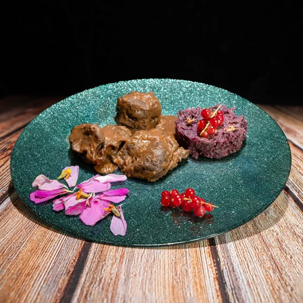 Civet de biche sauce grand veneur ...